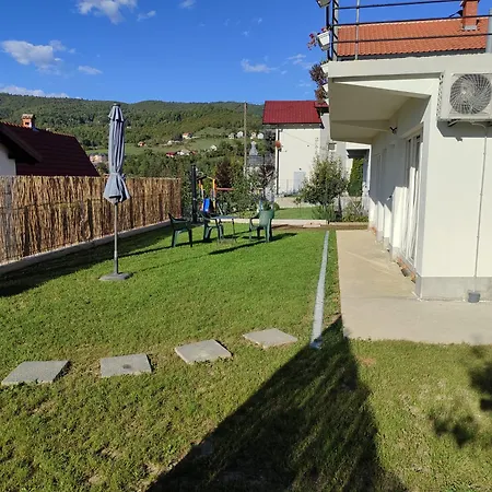 בית נופש A&h Pliva Retreat יאיצי
