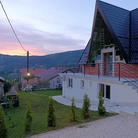 度假居 A&h Pliva Retreat 亚伊采