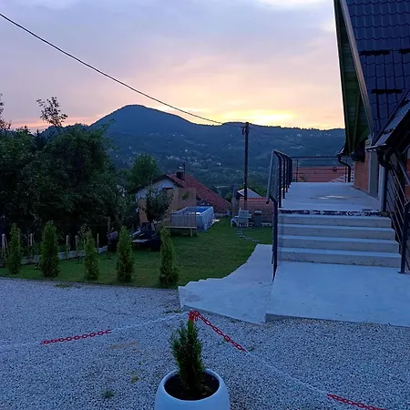 度假居 A&h Pliva Retreat 亚伊采